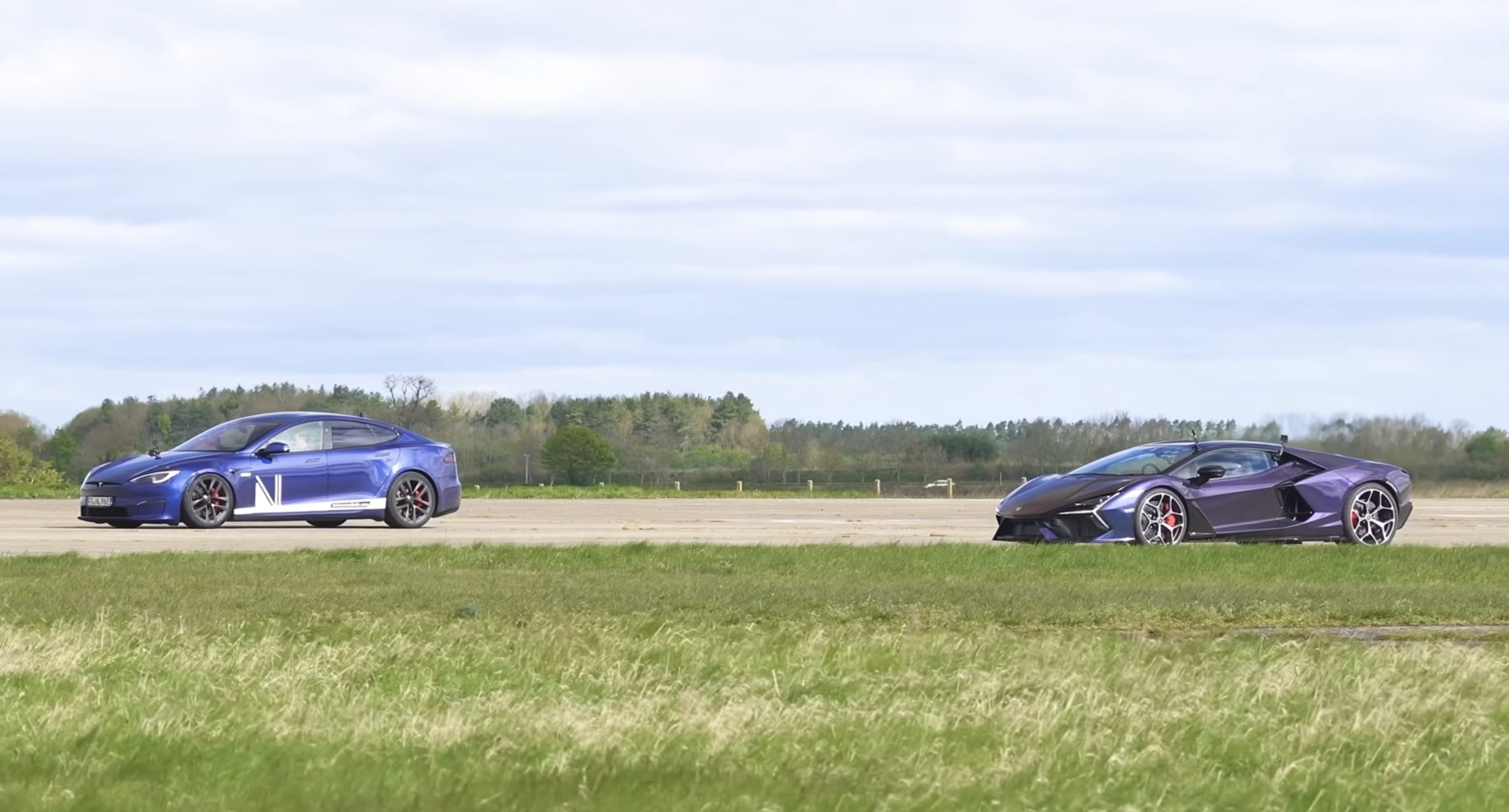 Tesla Model S Plaid Races Lamborghini Revuelto